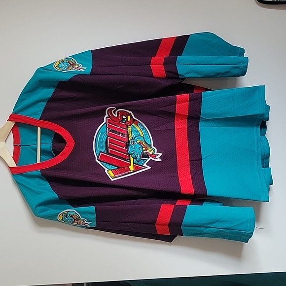 SOLD - Detroit Vipers IHL Hockey Jersey - Picture 2 of 8